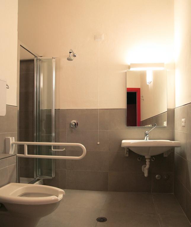 Ostello Locanda Degli Acrobati Brescia Room photo